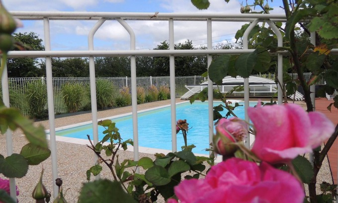 Grandcamp-Maisy Apartment | Unusual stay in the heart of the landing beaches, in the middle of animals