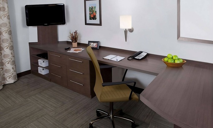Southfield Hotel | Unwind in a Pet-friendly Southfield Suite w/Private Kitchen and Free Parking!