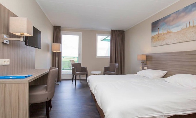Callantsoog Hotel | Unwind in Callantsoog | 2 Modern Unit, Steps Away from Golf, Pool & Sea Breeze