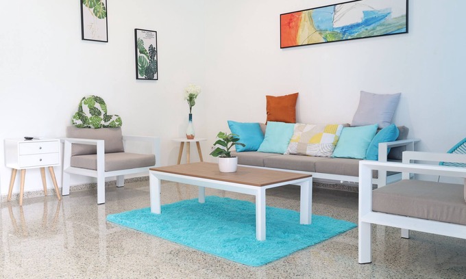 Sabana House | Unwind relax enjoy: 3br with beaches near by!