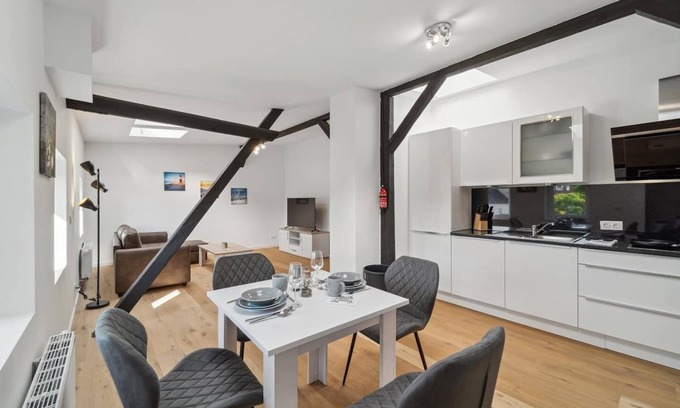 Bant Apartment | Up to 4 people elevator close to the center