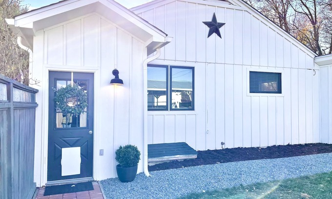 Lafayette Cottage | Updated, 2 Bedroom Cottage, close to Boulder