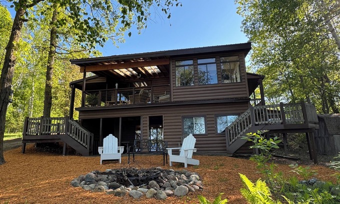 Pequot Lakes House | Updated 3 bedroom with open loft sleeps 10 5 sleeping areas on the lake