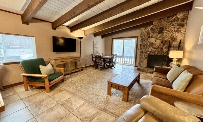 Angel Fire Condo | Updated 3 Minute Walk to AF-Large Condo 1168sqft