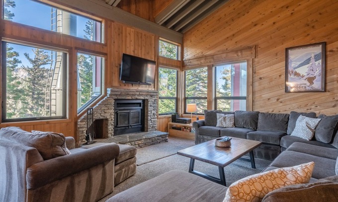 Mammoth Lakes House | Updated 5 Bedroom 3 bathroom townhome Slopeside at 1849 Condos 671 sleeps 10