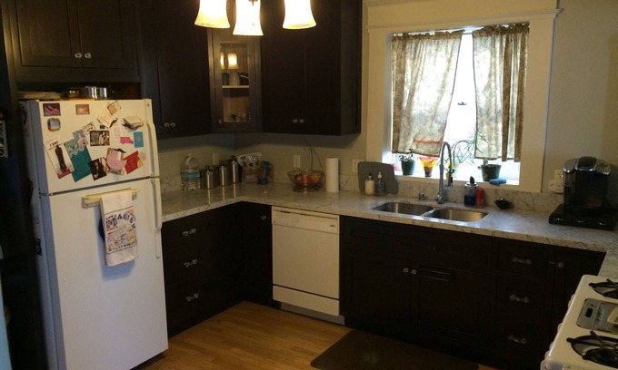 Highland Park House | Updated 6 Bedroom Craftsman w/EV Charging Station Metro & Walking Friendly