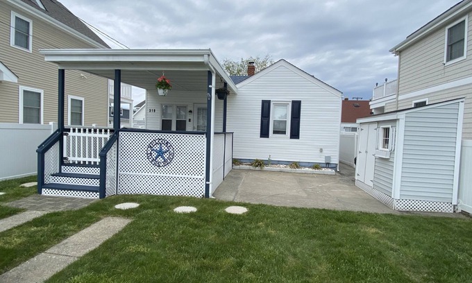 North Wildwood Cottage | Updated Cottage only 2 blocks from beach and boards!