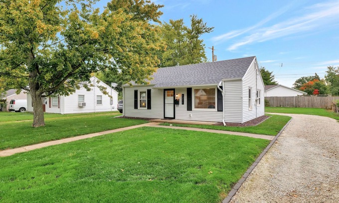 Bloomington House | Updated cozy 2 Bedroom