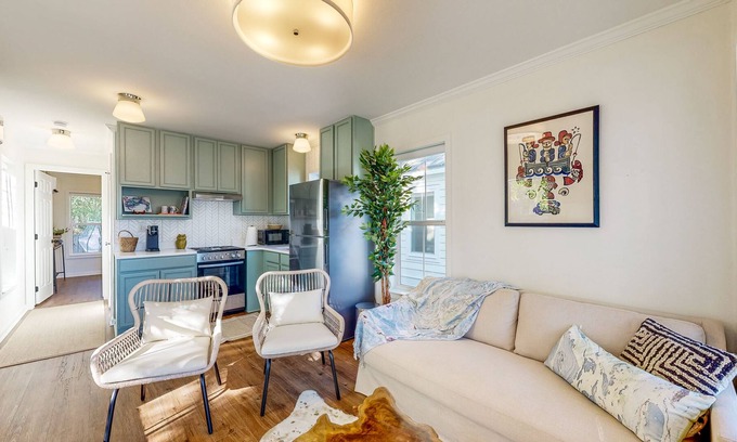 Ocean Springs Cabin | Updated Downtown Cottage - Community Garden Access