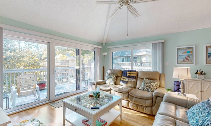 Sea Trail Condo | Updated golf resort condo near beach with pool, tennis/pickleball & private deck