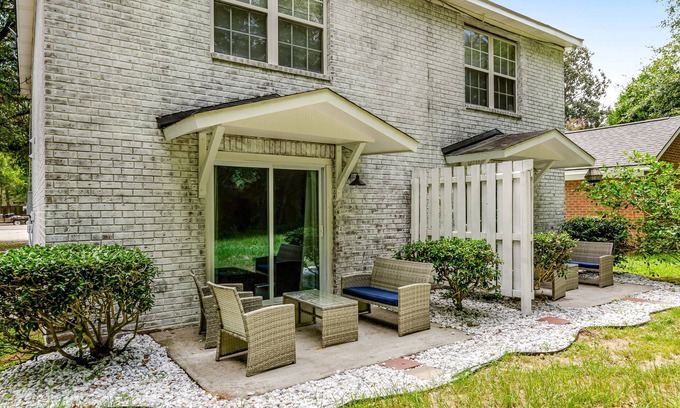 Savannah House | Updated ground-floor condo with patio, AC, & washer/dryer - dogs welcome