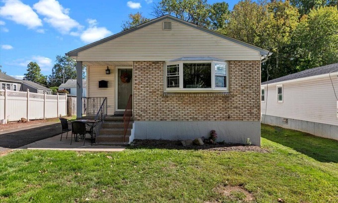 West Haven House | Updated ranch Home 4 minutes from the beach on a quiet end street.