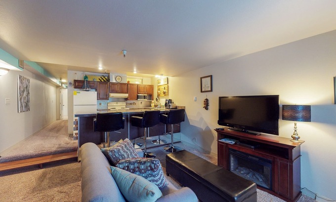Alyeska Condo | Updated ski-in/ski-out condo with game room & sauna