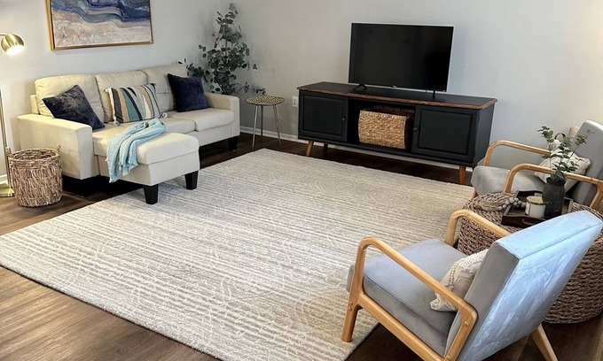 Columbia House | Updated Townhome Close to I20/26