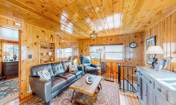 Green Mountain Falls House | Updated, woodsy cabin with mountain view, deck & fireplace - near Pikes Peak