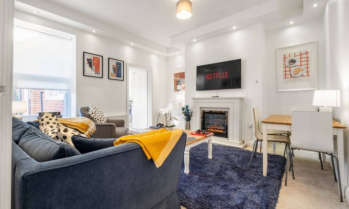 Gosforth Apartment | Upmarket Apartment with Parking