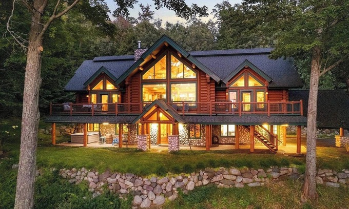 Boyne City Cottage | UpNorth Chalet: Hot Tub, Game Room & Sauna