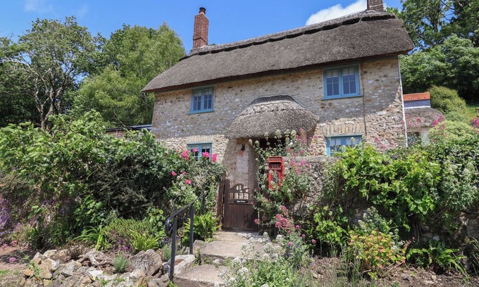 Lyme Regis Cottage | UPPER COTTAGE, pet friendly, character holiday cottage in Uplyme