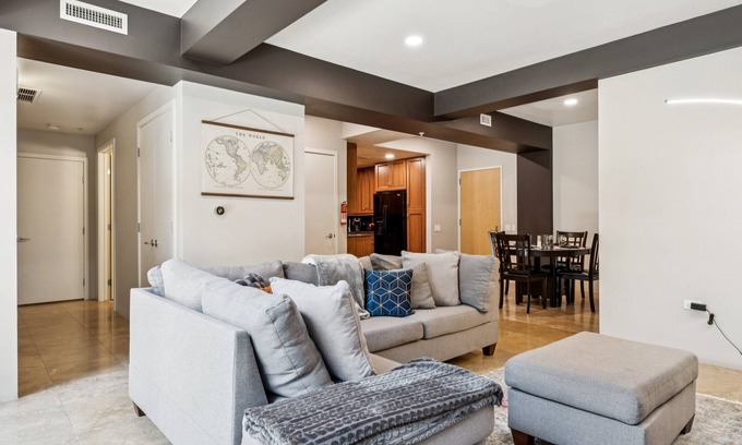 Fashion Square Condo | Upscale 1-Bedroom Condo in Optima Camelview – Walk to Old Town Scottsdale!