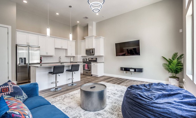 Spring Branch East House | Upscale 2 story home by the Galleria!