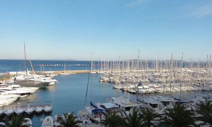 Toulon - Hyeres Apartment | Upscale apartment in a quiet location, accessible for disabled people