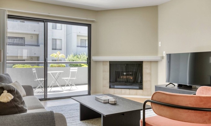 Downtown Burbank Apartment | Upscale Burbank 2BR w/BBQ, Gym & Pool, near TJ & WF, by Blueground