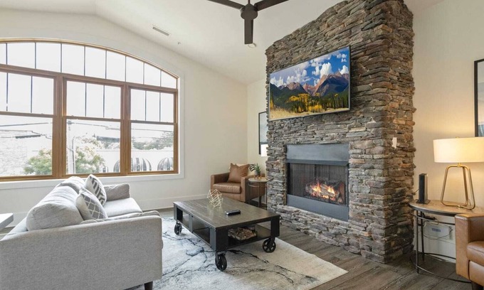 Blowing Rock Condo | Upscale Condo in Downtown Blowing Rock
