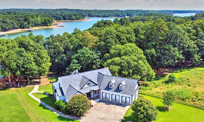 Hartwell House | Upscale Family Home w/Dock on Lake Hartwell!