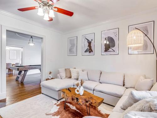 Detroit - Shoreway House | Upscale Historic Home near Downtown, Hall of Fame, Beach, Arenas