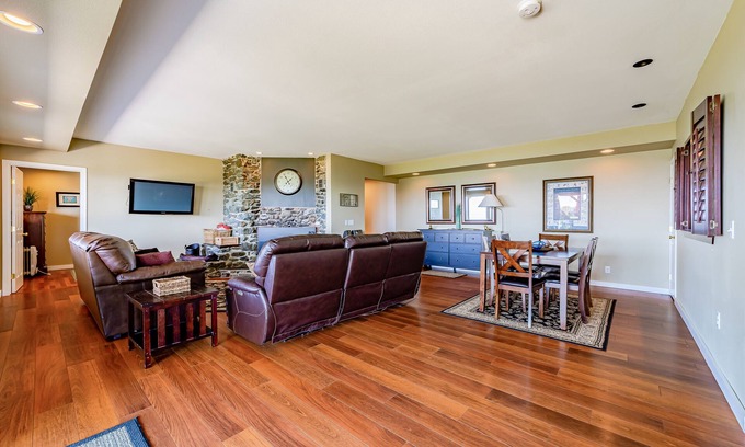 Trinidad House | Upscale house with amazing ocean views & outdoor seating - near golfing