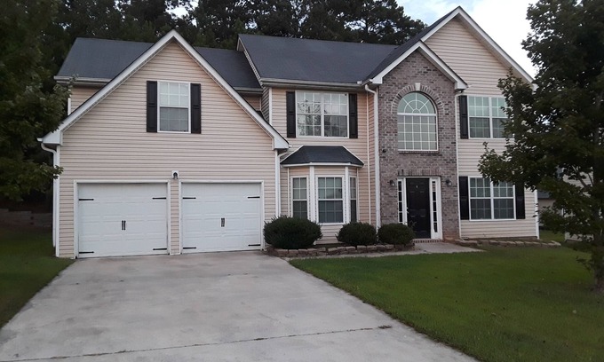Conley House | Upscale Modern Home in Very Discreet Neighborhood Near Downtown