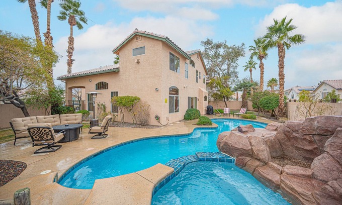 Paradise House | Upscale Pool Home - 5 minutes to STRIP!