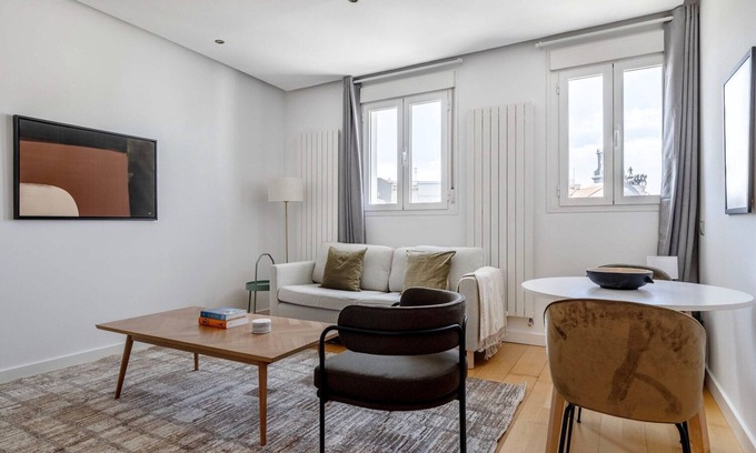Cortes Apartment | Upscale Sol 1BR w/Doorman, nr Plaza España, by Blueground