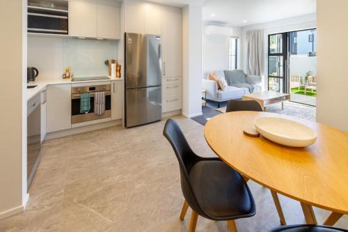 Christchurch City Centre Apartment | Upscale Townhouse with Parking in Prime Location