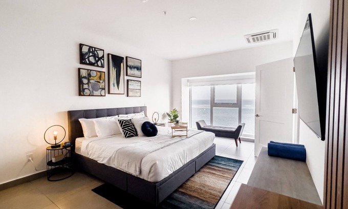Oranjestad Condo | Upscaled and modern OCEANFRONT apartment