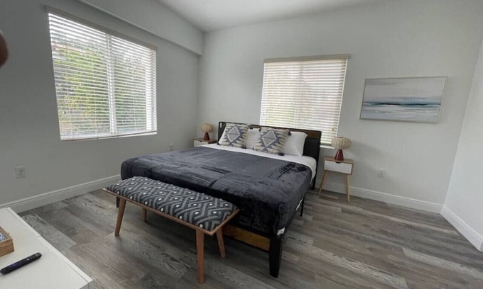 Ludlam Apartment | Upstairs 2bed/1bath Apt w/parking Coral Gabels