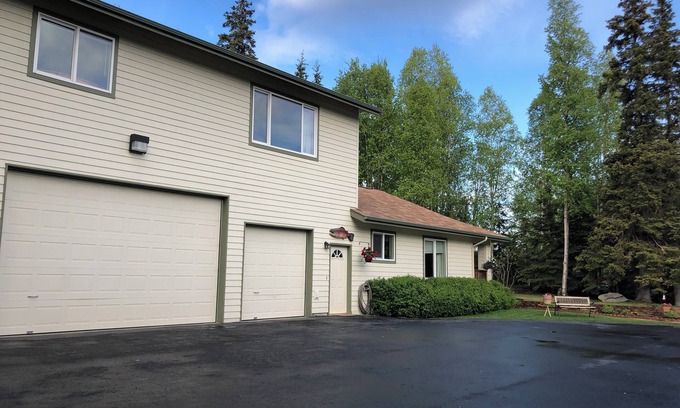 Huffman - O' Malley House | Upstairs get-a-way in quiet South Anchorage neighborhood