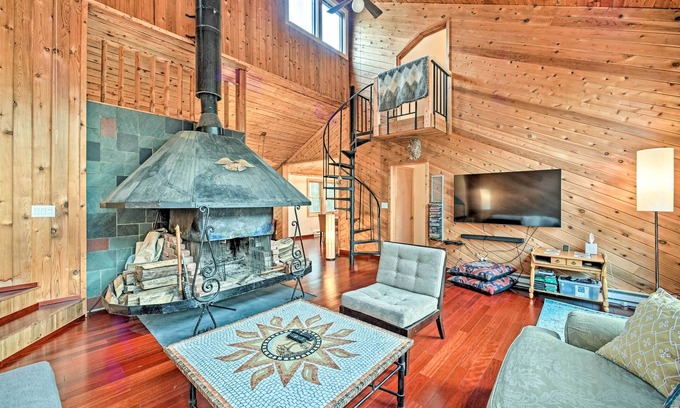 Elka Park Cottage | Upstate Hideaway by Hiking & Hunter Mountain!