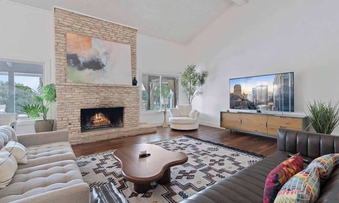 Pleasant Valley House | Upstay—Luxurious Retreat with Private Pool & Patio