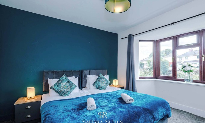 Wolverhampton House | Upto 20% off | Sleeps 8 | Families | Free parking