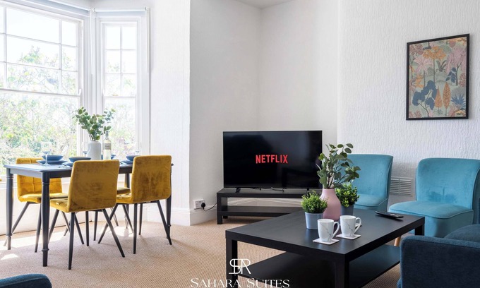 Newport Apartment | Upto 20% Off |Stylish 4BR Contractor Stay|Parking