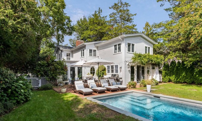 Bellport House | Upton House Bellport Village