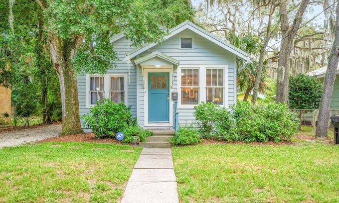 St. Augustine House | Uptown Escape – Sleeps 6, Pet & Family Friendly