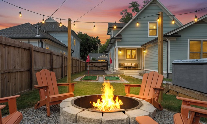 Crosstown House | Uptown Funk! Hot Tub, Mini Golf, Pool Tble, Shufbd