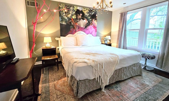 Broadmoor Apartment | Uptown Masterpiece, Luxury Close to Everything