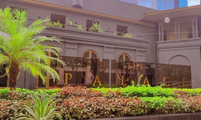 Bonifacio Global City Condo | Uptown Parksuites Elegant & Cozy 1 Bedroom w/Balcony, Washer, Wifi & Netflix