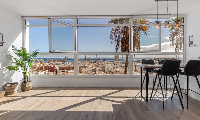 Las Palmas de Gran Canaria Apartment | Urban Elegance View Suite Pool