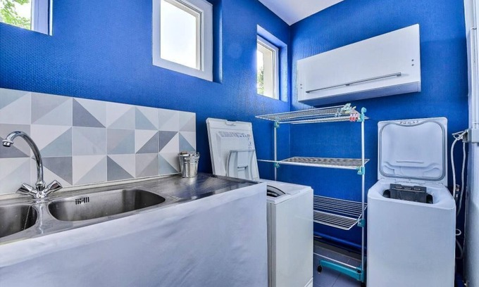 Riedisheim Apartment | "Urbaine Colors" Bright and colorful apartment "Les Péri-Urbaines" (Peri-urban apartment)