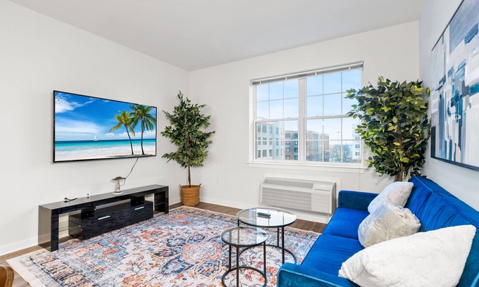 Greenville Condo | Urban Elegance: 20 Minutes to NYC with Luxe Amenities- Gym and Laundry In Unit