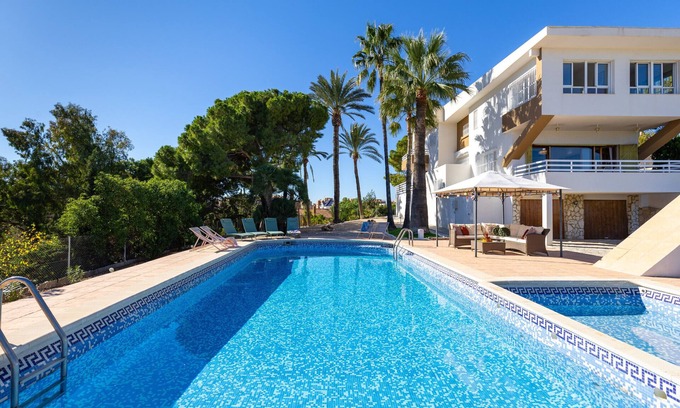 Vista Hermosa Villa | Urban Elegance by Fidalsa